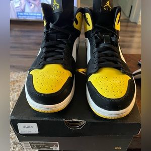 Gently worn Jordan 1 Mid SE Black & Yellow